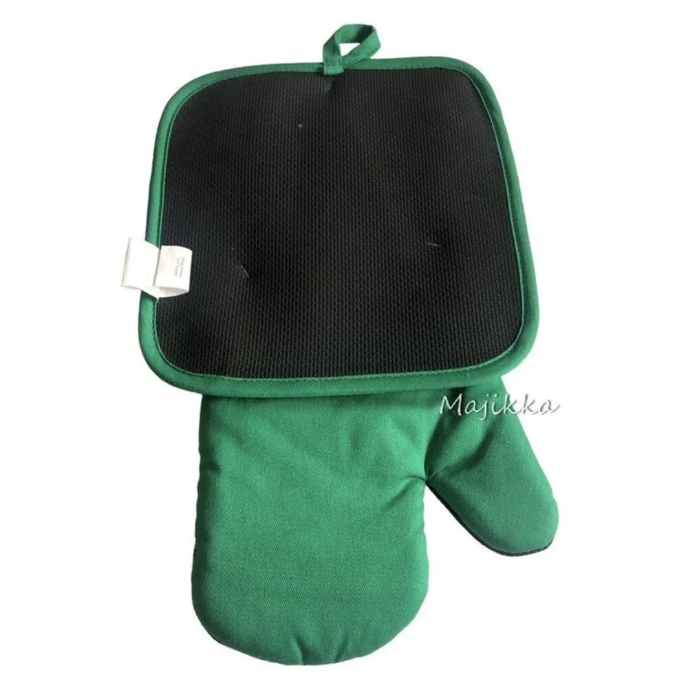 Peanuts Snoopy Christmas Oven Mitt and Potholder Kitchen Neoprene Lined 2 Piece